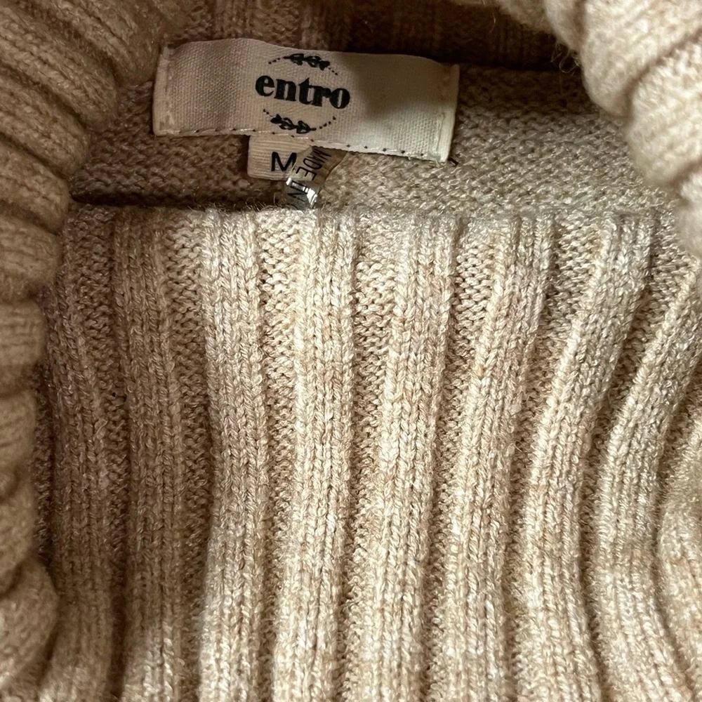 Entro Turtleneck Cable Detail Sweater, Camel Color, size Medium, Cuff Sleeve - Picture 4 of 8